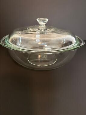 PYREX round casserole dish w lid clear Vintage Bowl